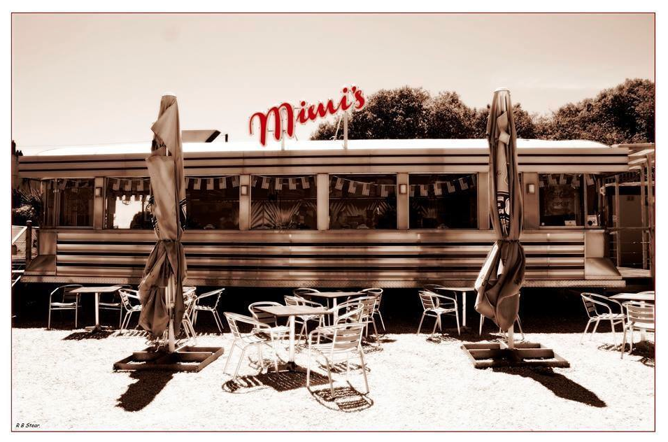 http://www.ebay.co.uk/itm/1949-Genuine-American-Diner-Restaurant-/301868291968?hash=item4648c09780:g:duYAAOSwWTRWuO8V
