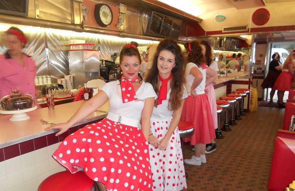 http://www.ebay.co.uk/itm/1949-Genuine-American-Diner-Restaurant-/301868291968?hash=item4648c09780:g:duYAAOSwWTRWuO8V